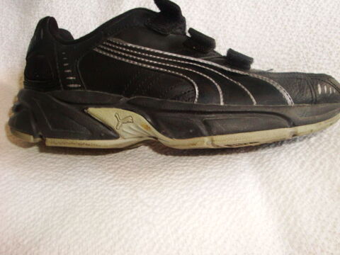 Baskets noir Marque PUMA 15 Nimes (30)