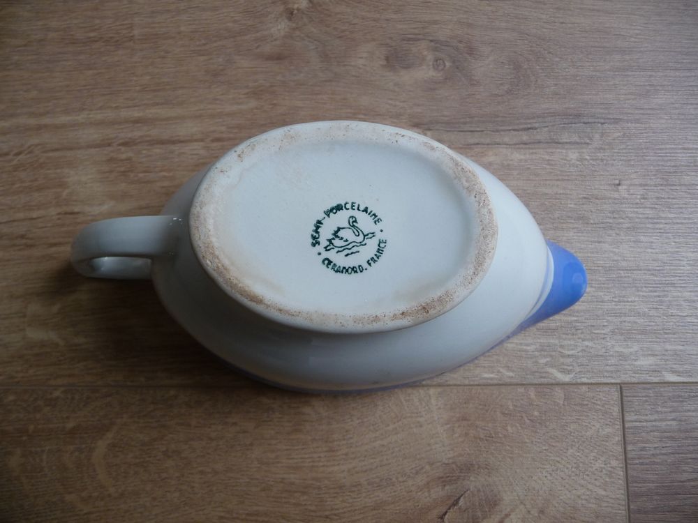 Belle sauci&egrave;re ancienne bleue &amp; blanche C&eacute;ranord Cuisine