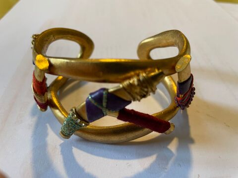 Bracelet branche rigide doréPassementerie multicoloreLACROIX Vigneux-sur-Seine (91)