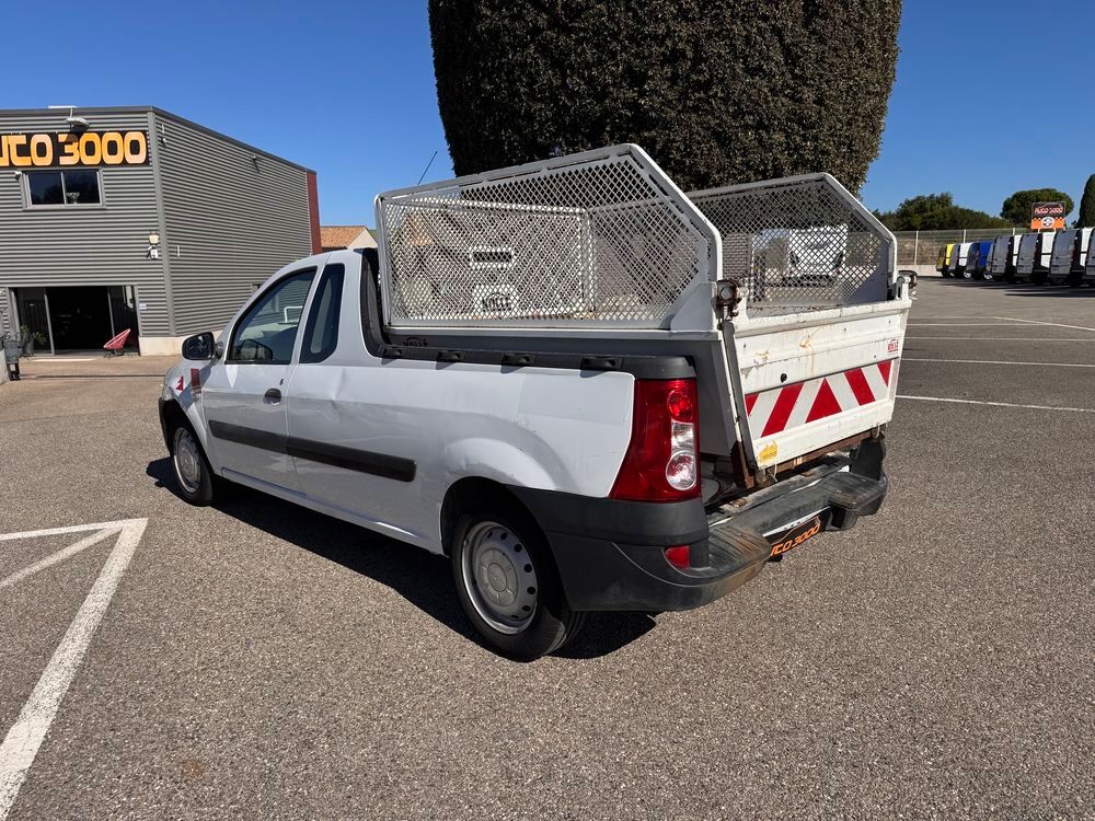Logan Pick-up 1.5 DCI 85ch AMBIANCE PICK UP BENNE 2011 occasion 84290 Sainte-C&eacute;cile-les-Vignes