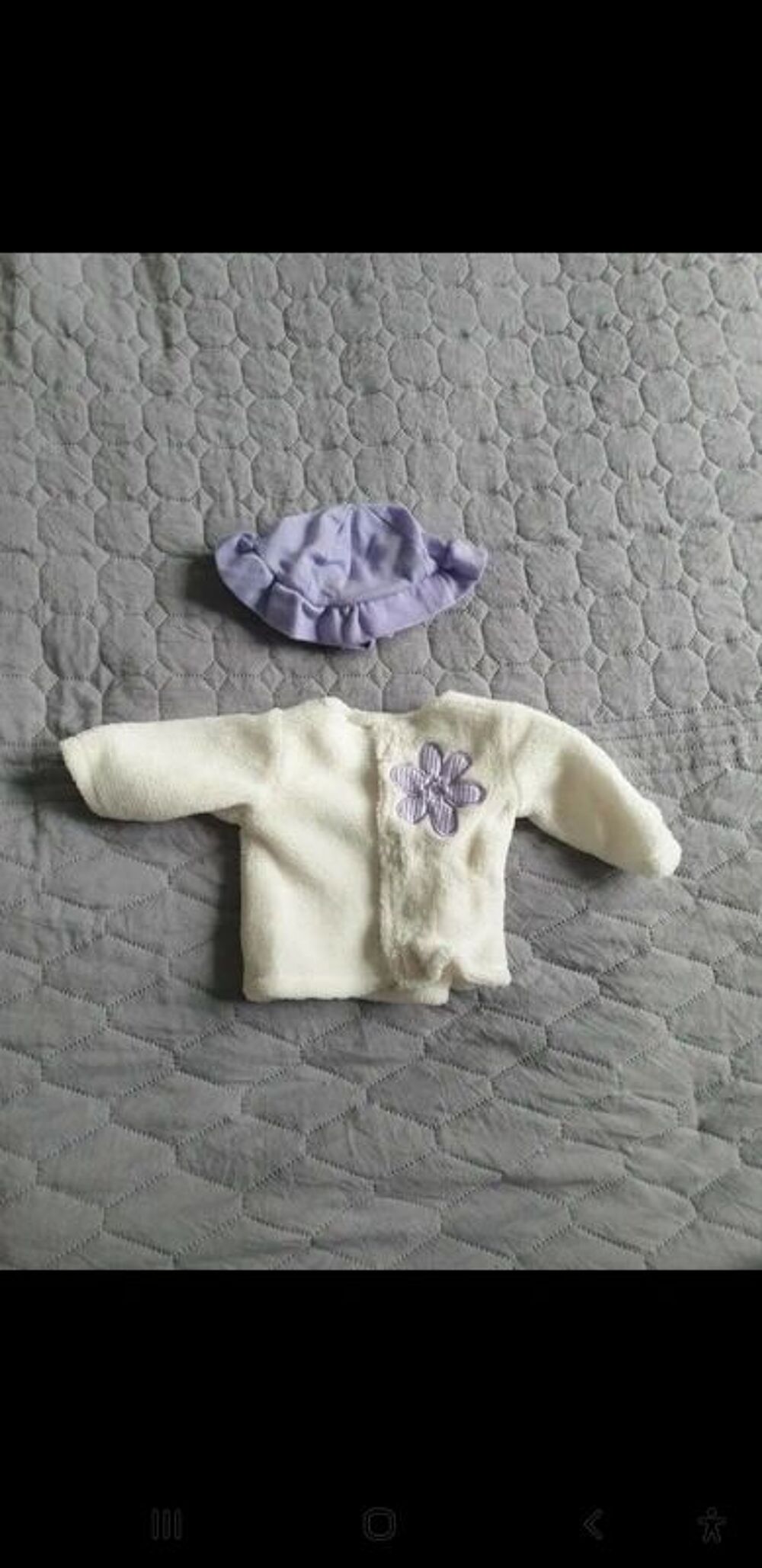 3 poupons et leurs v&ecirc;tements
Jeux / jouets