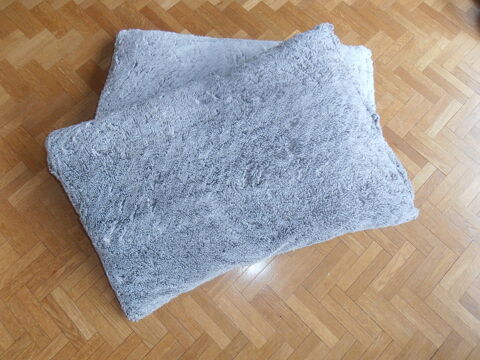 2 Coussins rectangulaires (80) 15 Tours (37)