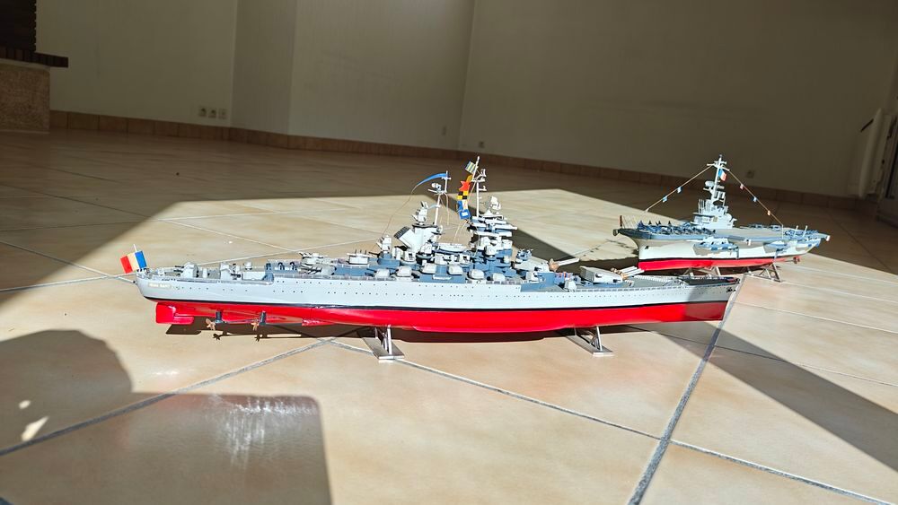 3 maquettes de bateaux militaires Heller ann&eacute;es 1970 Décoration