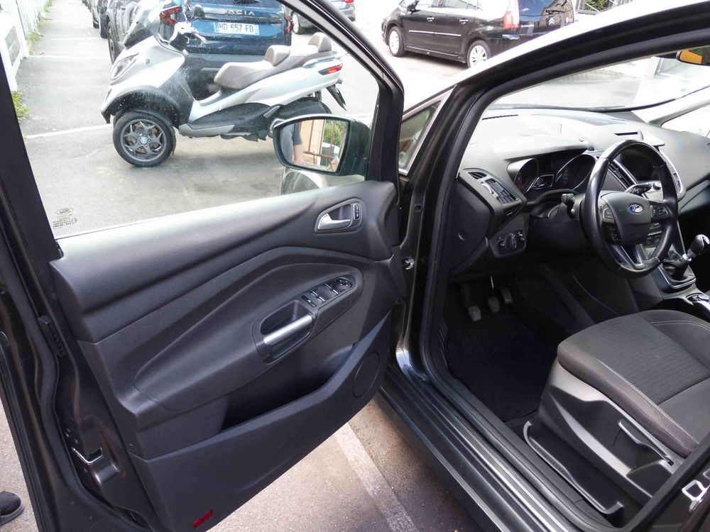 C-max C-MAX 1.5 TDCi 120 S&S Business Nav 2015 occasion 93430 Villetaneuse