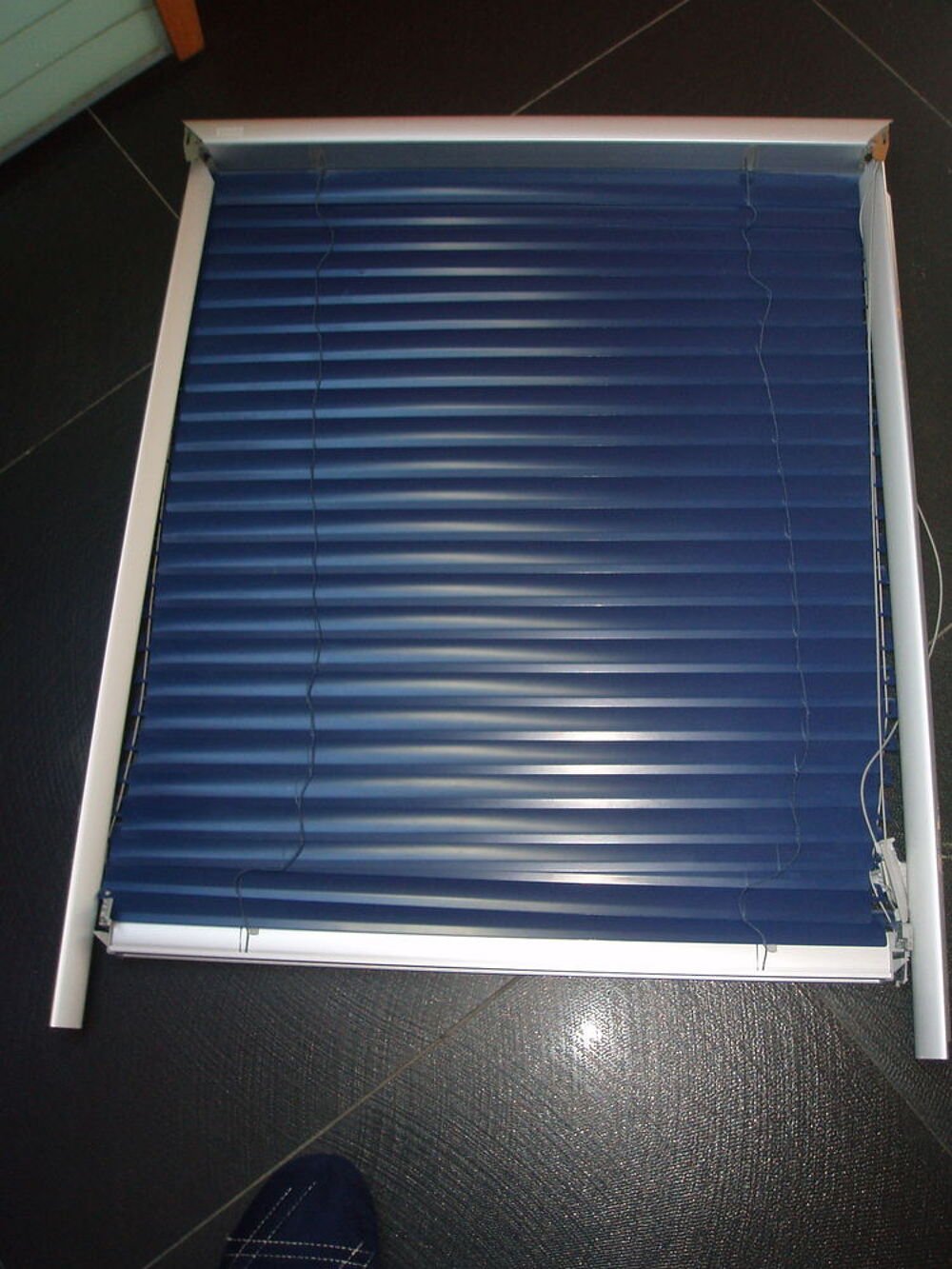 Store v&eacute;nitien pour fen&ecirc;tre VELUX Bricolage