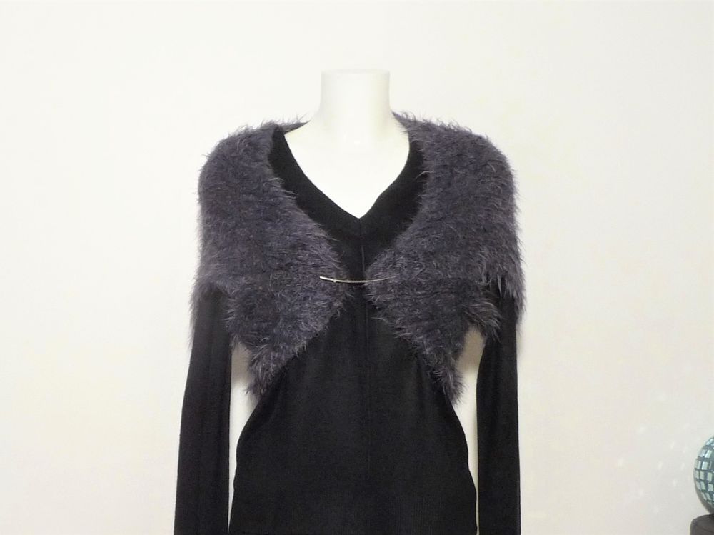 Gilet/ Bol&eacute;ro/ Veste Gris Fonc&eacute; &agrave; Longs Poils- Taille 38/40 Vêtements