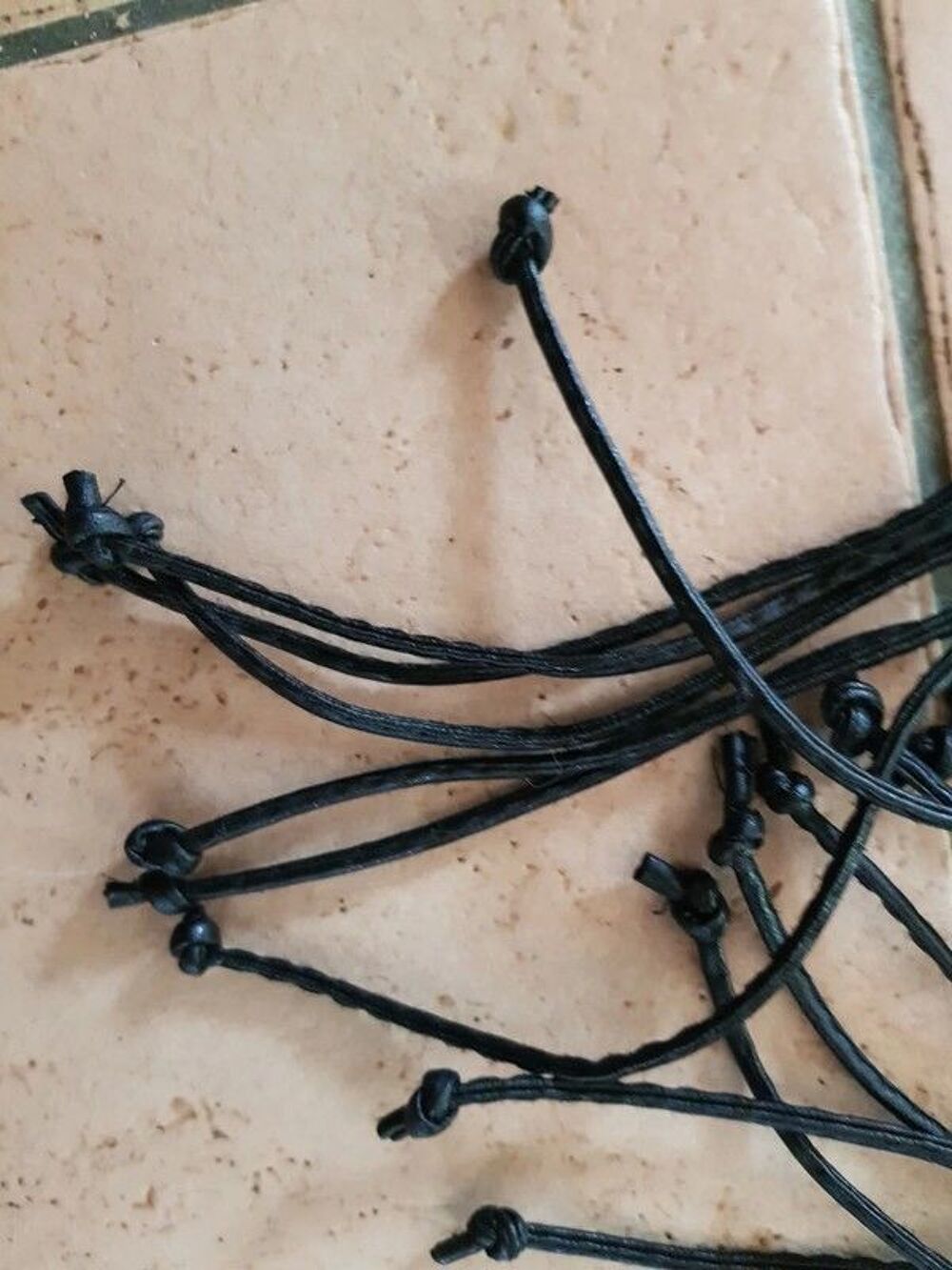 Ceinture en cuir tress&eacute; neuve noir longueur 166cm sur1 cm 4e Maroquinerie