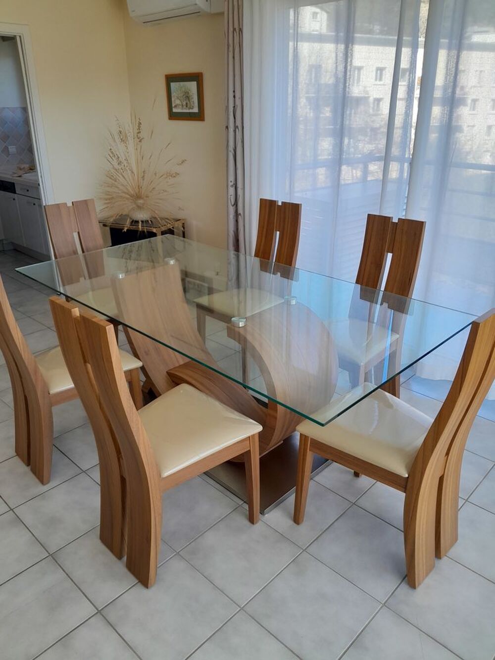 Table en verre de salle &agrave; manger et 6 chaises assorties Meubles