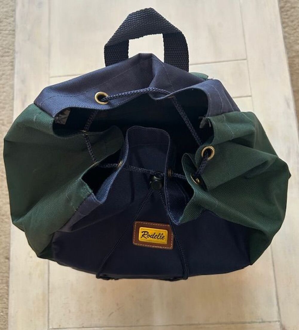 beau petit SAC a DOS ( neuf / jamais servi )
Sports