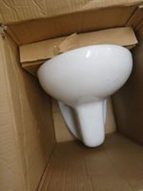   Wc suspendu neuf il y en a 2 meme marque  
