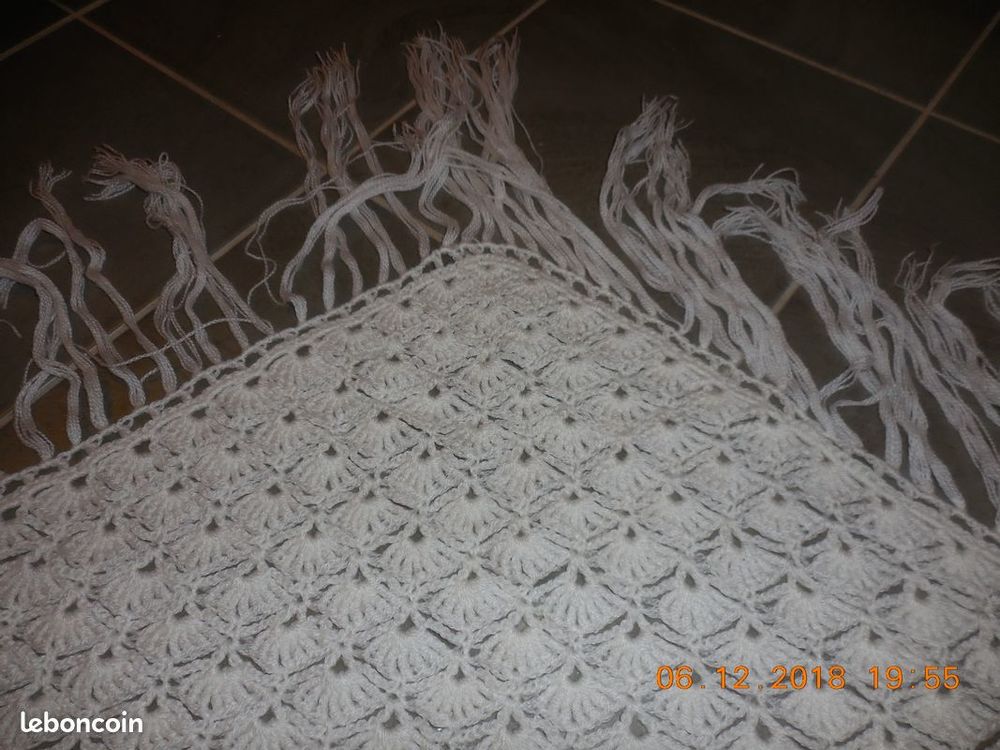 ch&acirc;le au crochet fait main phildar Vêtements
