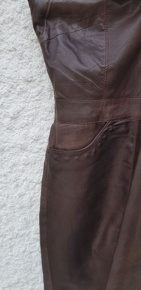    robe marron en cuire   20 Martignas-sur-Jalle (33)