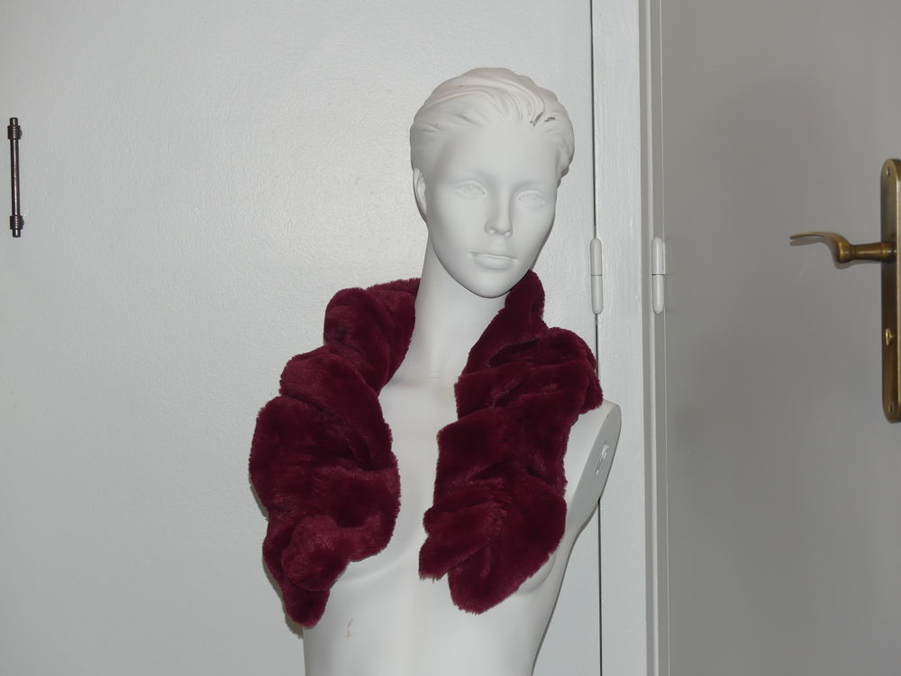 Echarpe torsad&eacute;e Vêtements
