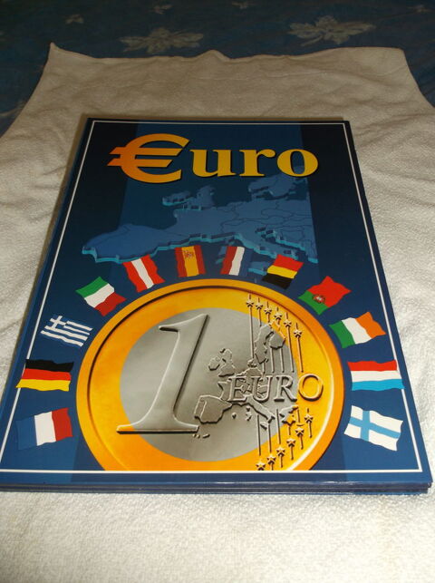 CLASSEUR  E PIECES EN EUROS  NEUF 10 Soullans (85)