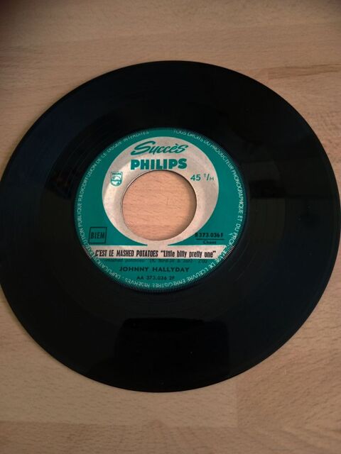 45 tours Johnny Hallyday l'idole des jeunes+ JUKEBOX Saint-Herblain (44)