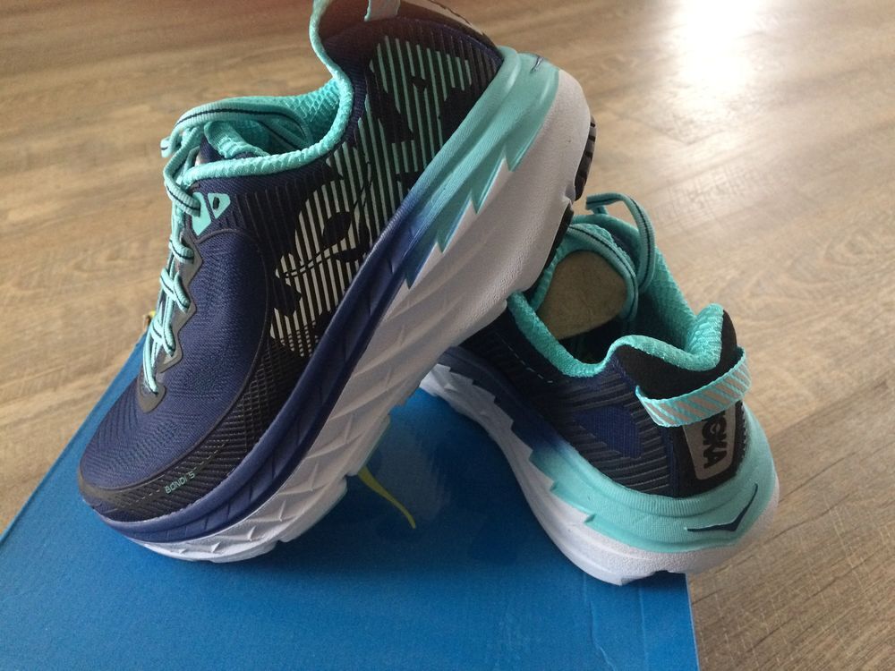 BASKETS NEUVES FEMME HOKA ONE ONE T38
Chaussures