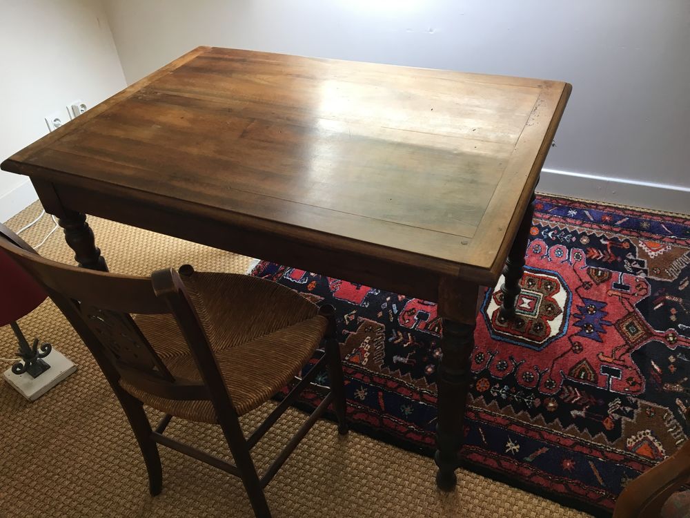  deux bureaux et une commode Meubles