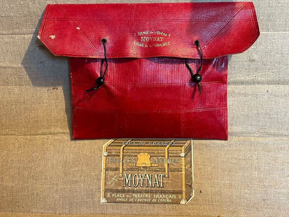 Malle bomb&eacute;e de chez Moynat Meubles