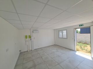  Atelier � louer 3 pi�ces 270 m�