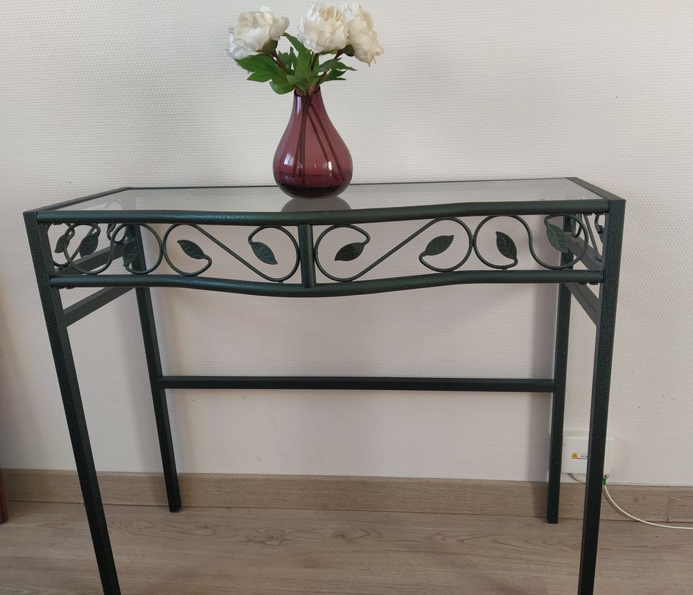 Tr&egrave;s jolie console en fer forg&eacute;, en tr&egrave;s bon &eacute;tat Décoration
