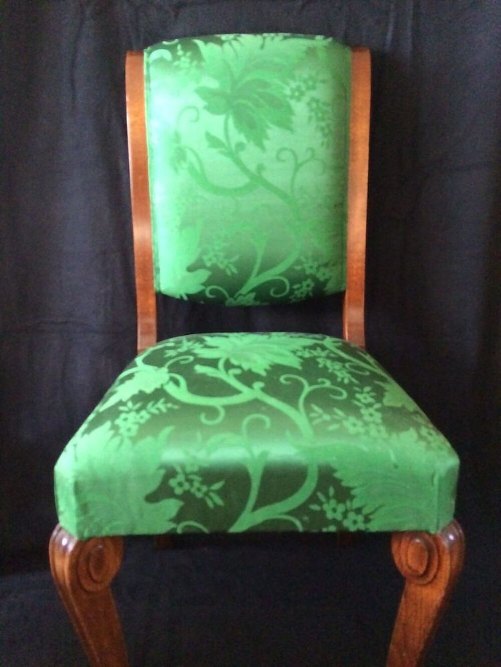 Belle chaise en bois massif - Tapisserie moir&eacute;e verte
Meubles