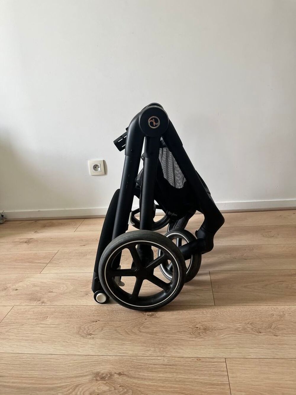 Poussette Trio Cybex Eos 2-en-1 + Cosy Cloud G i-Size €" Noir €" Bon &eacute;tat Mobilier enfants