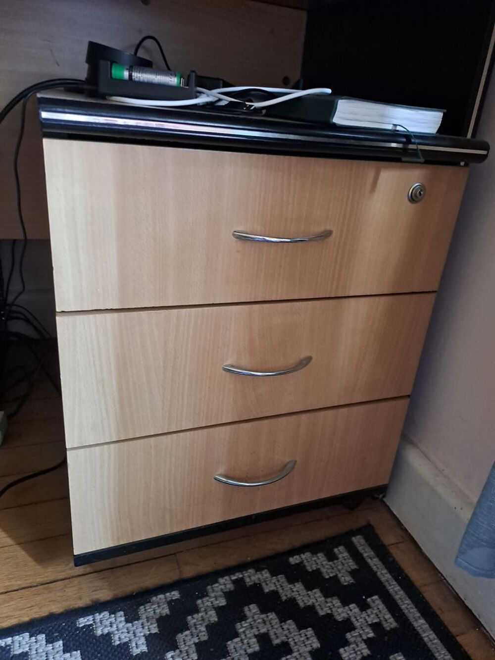 Grand bureau beau design plus caissons a roulette Meubles