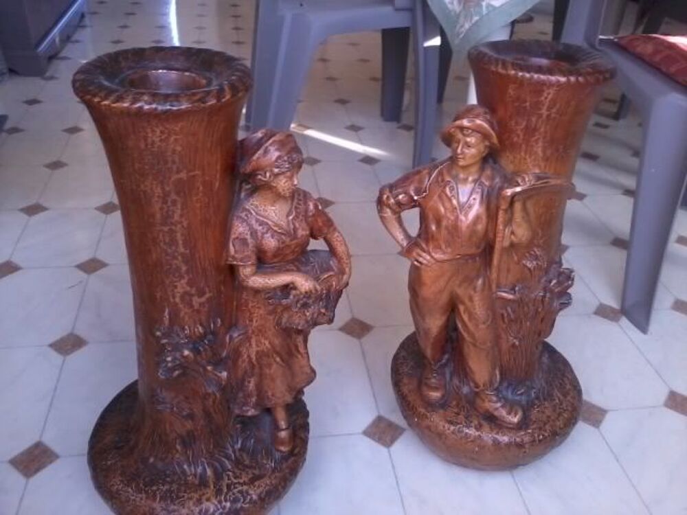Vases en pl&acirc;tre, hauteur 58 cm, largeur 30 cm Décoration