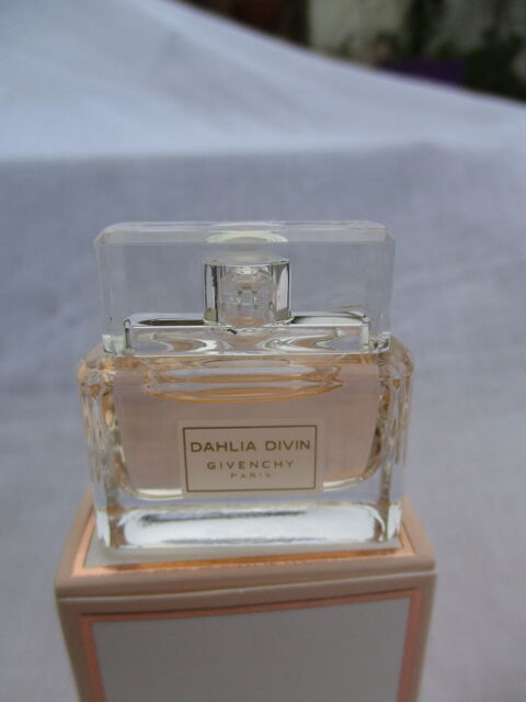 Miniature d'Eau de Toilette  Dahlia Divin  - Neuve 18 La Fert-Alais (91)