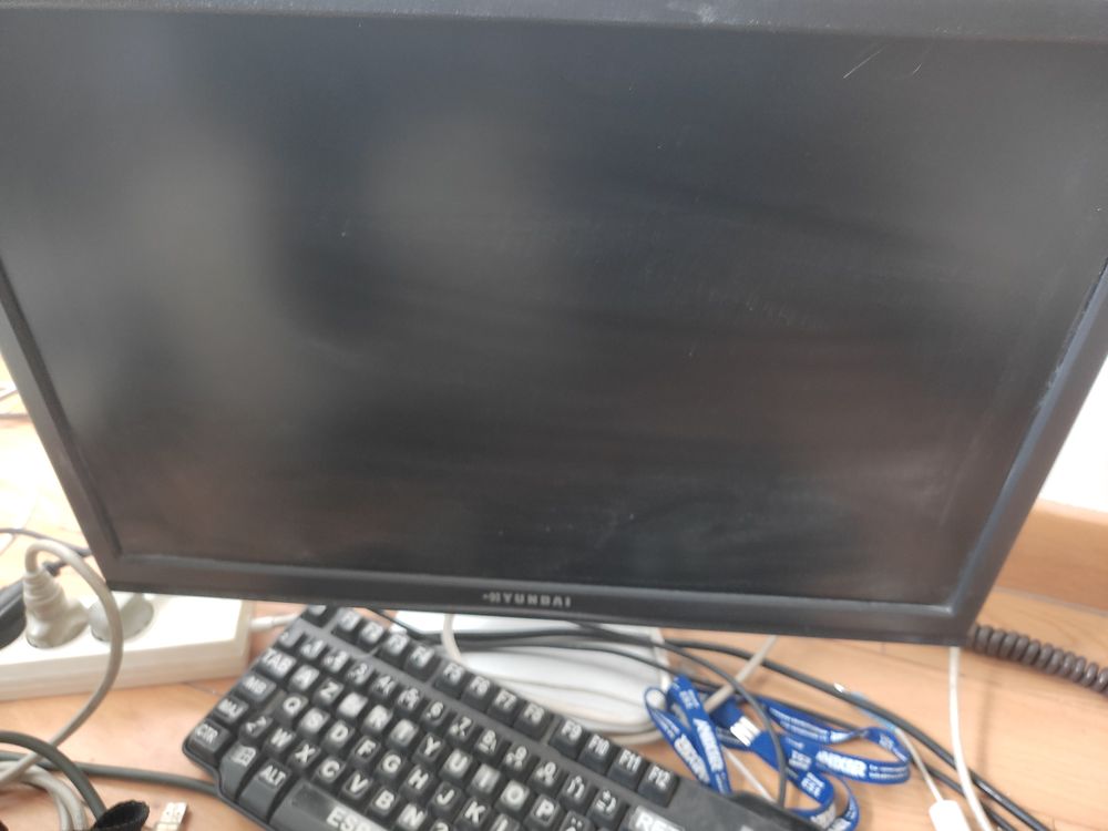 &eacute;cran plat moniteur Marque : Hyundai Matériel informatique
