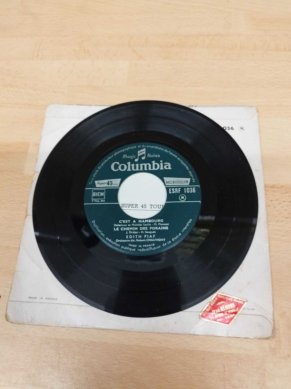 Edith Piaf super 45 tours
C'EST A HAMBOURG
LE CHEMIN DES FORAINS
L'HOMME AU PIANO
RETOUR CD et vinyles