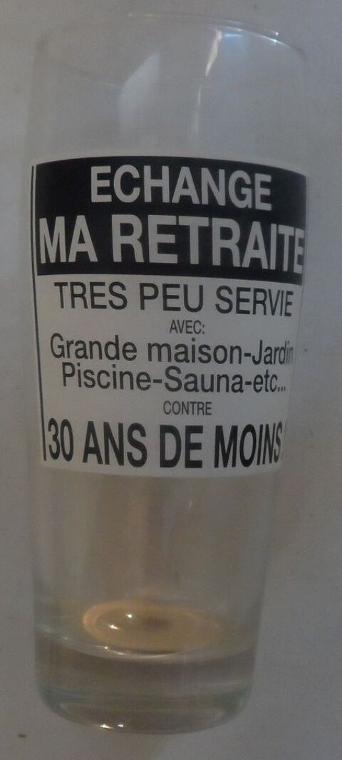 Verre fantaisie retraite en verre neuf vintage
Hauteur 13,5 10 Castries (34)