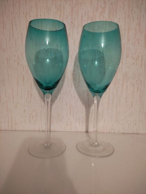 L. B. C. (111) - 2 verres � pied 2 Paris 13 (75)