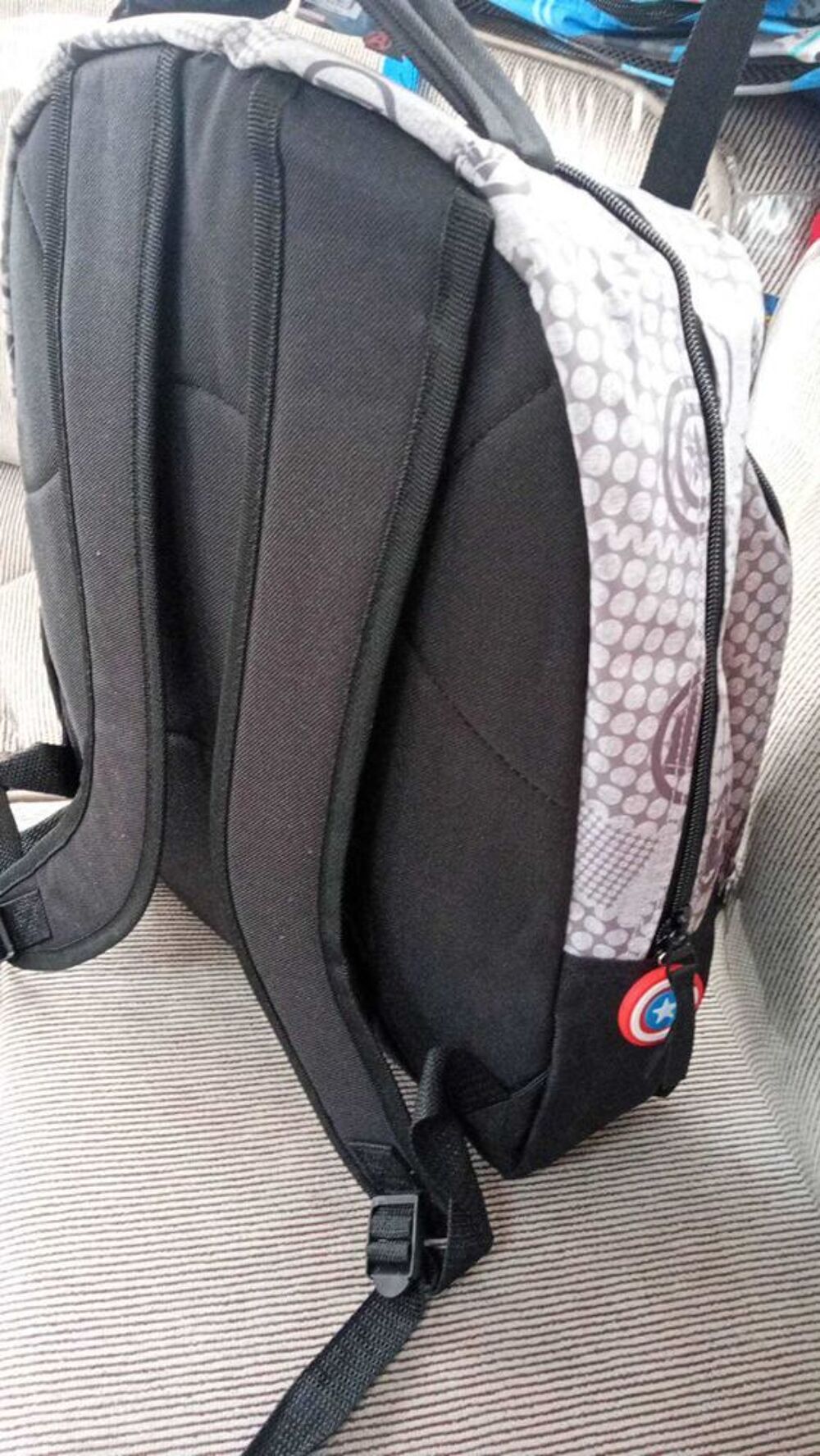 cartable avengers marvel neuf encore &eacute;tiquetter Vêtements enfants