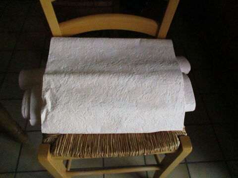 Tapisserie l�g�rement gaufr� rose 0 M�rignies (59)