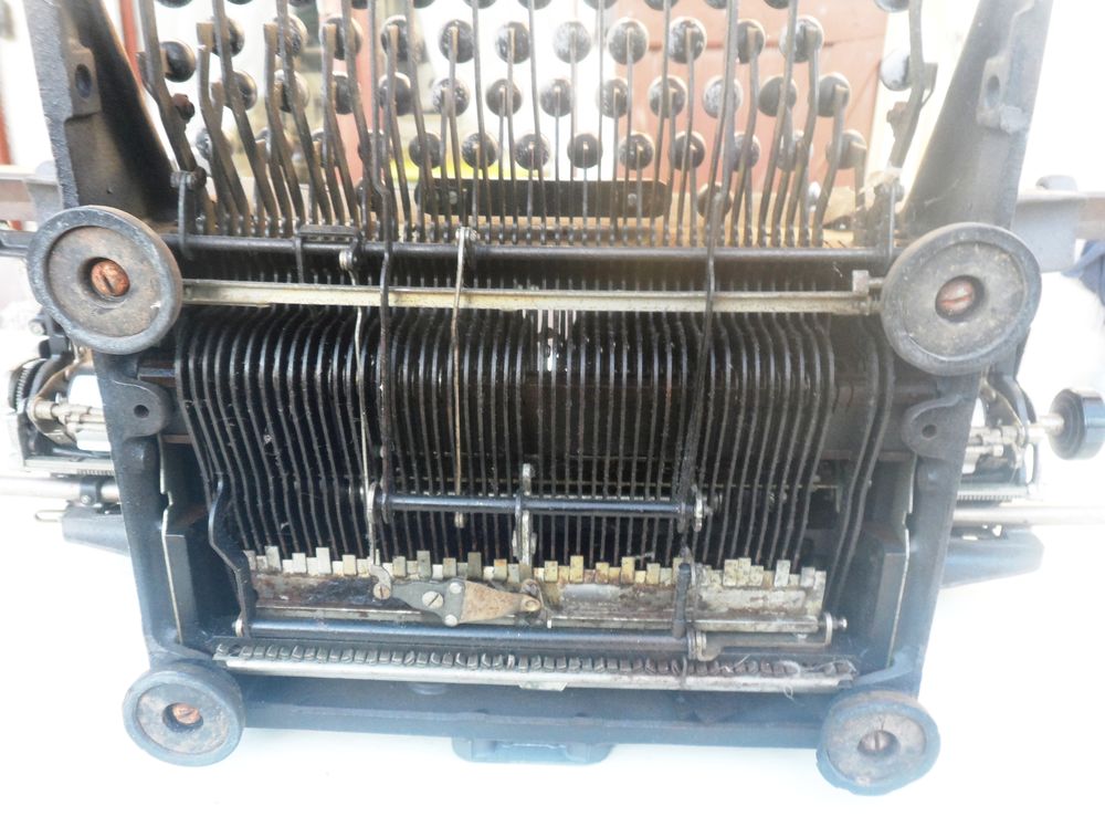 Machine &agrave; &eacute;crire UNDERWOOD des AN 30/40 made in USA 