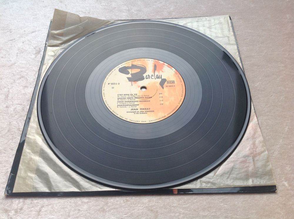 JEAN FERRAT NUIT ET BROUILLARD Envoi Possible
CD et vinyles