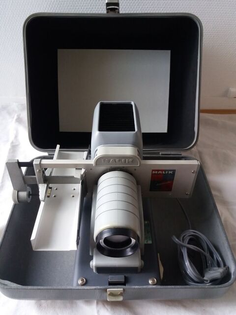 Photo projecteur marque  MALIK Angers (49)