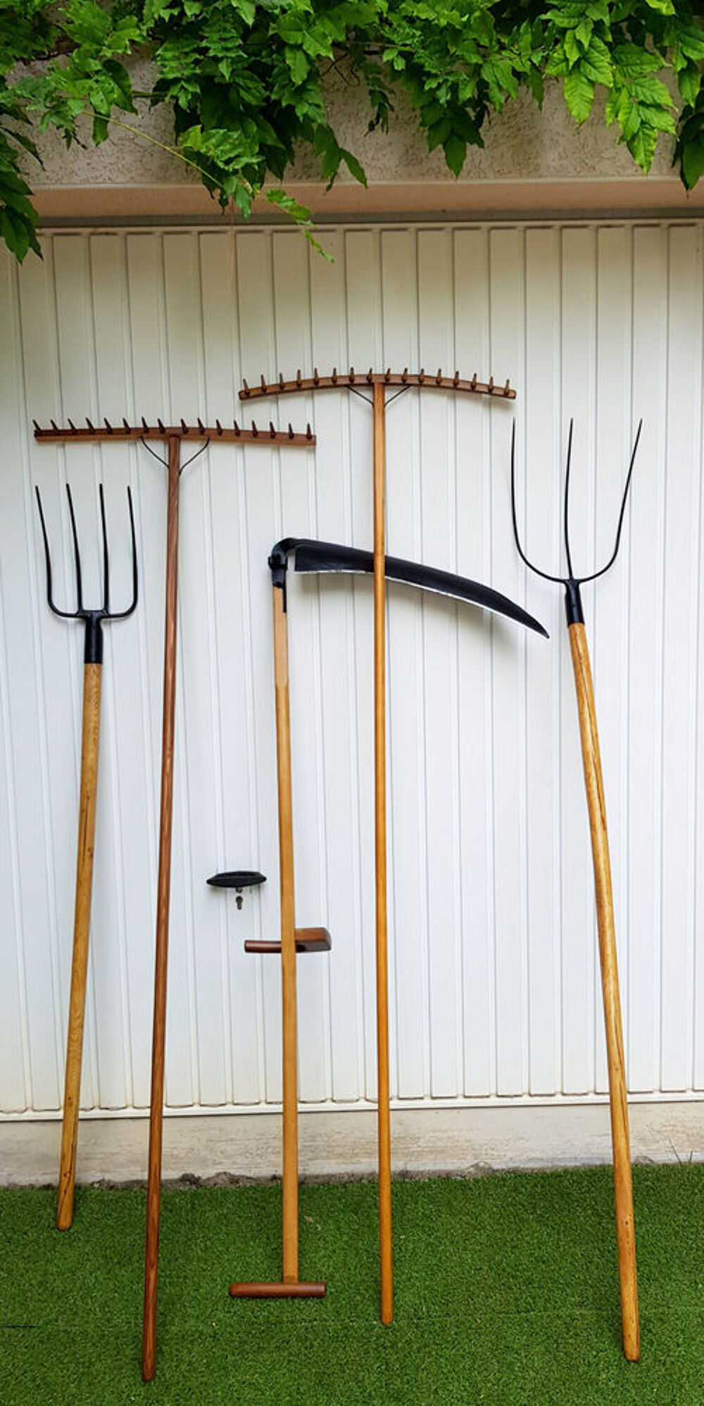 Outils agricoles anciens. Jardin