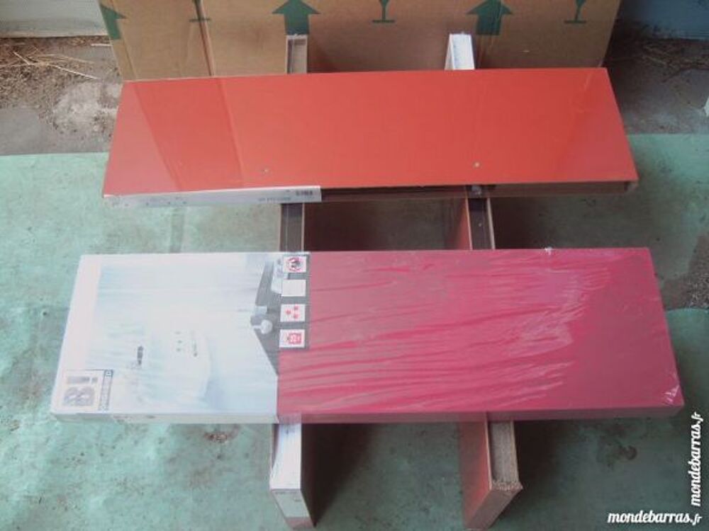 &eacute;tag&egrave;re de couleur neuf 80 x 30 faire un prix Décoration