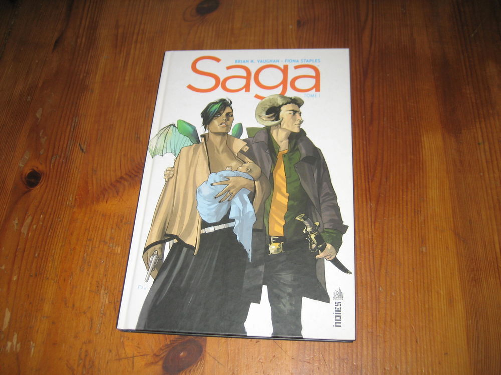 SAGA 1 urban comics version cartonn&eacute; Livres et BD