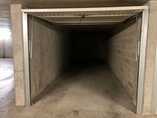  Parking / Garage à louer 24 m²