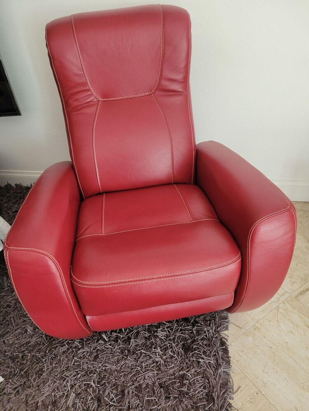 Canap&eacute; Home Cin&eacute;ma cuir rouge et fauteuil assorti Meubles