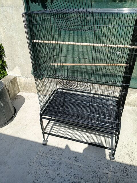 Grande Cage sur roulettes
70 62100 Calais