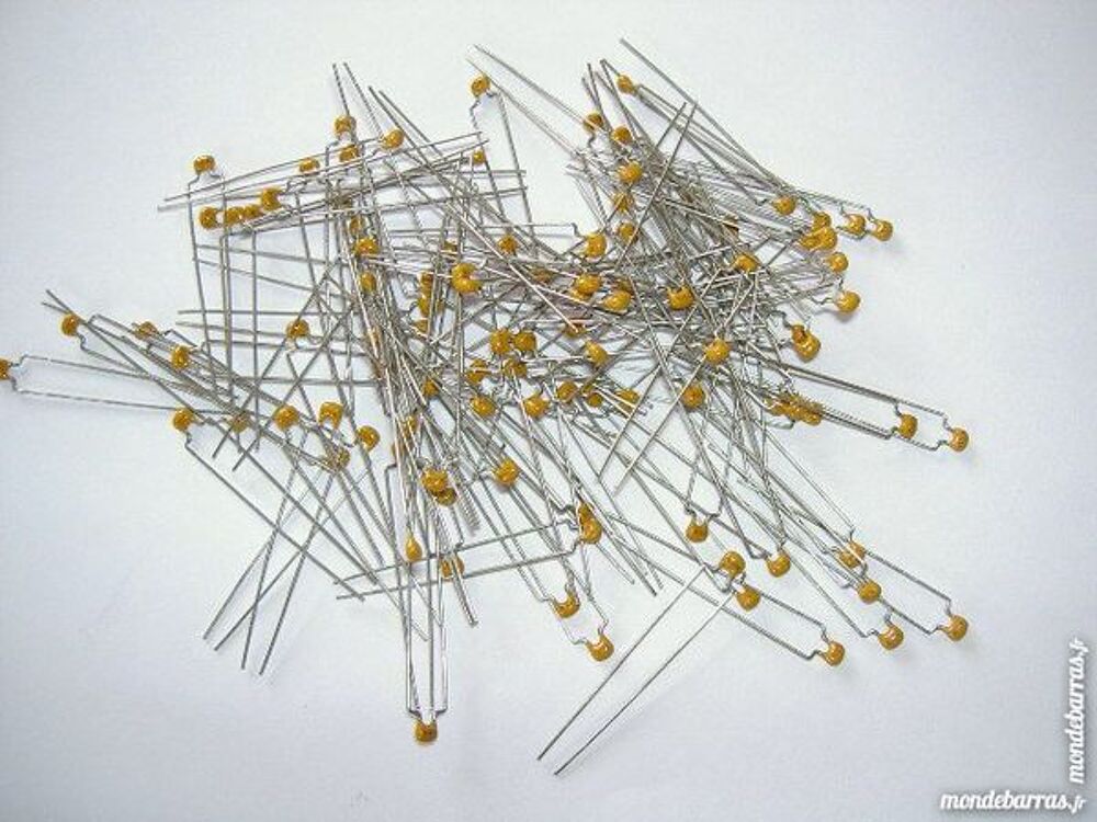 LOT 210 condensateurs c&eacute;ramiques. Bricolage