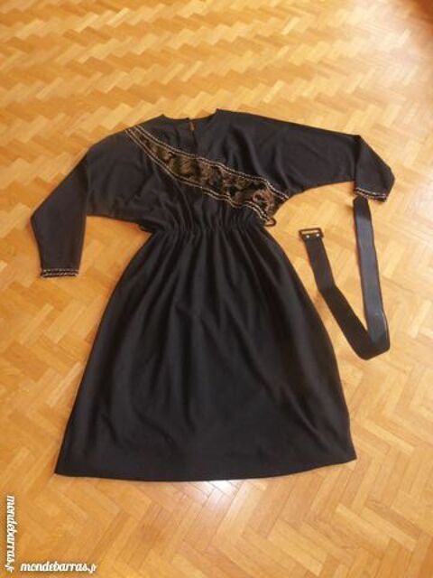 Robe habill�e noir et or 40/42 (50) 30 Tours (37)
