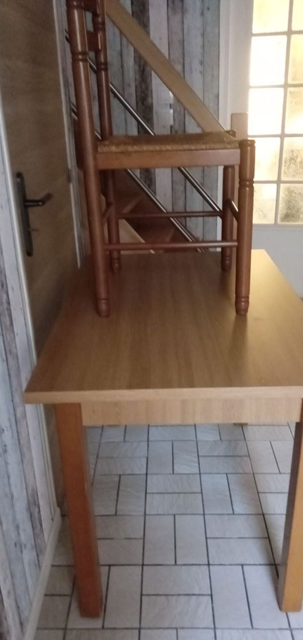 Table et 4 chaises en bois Meubles
