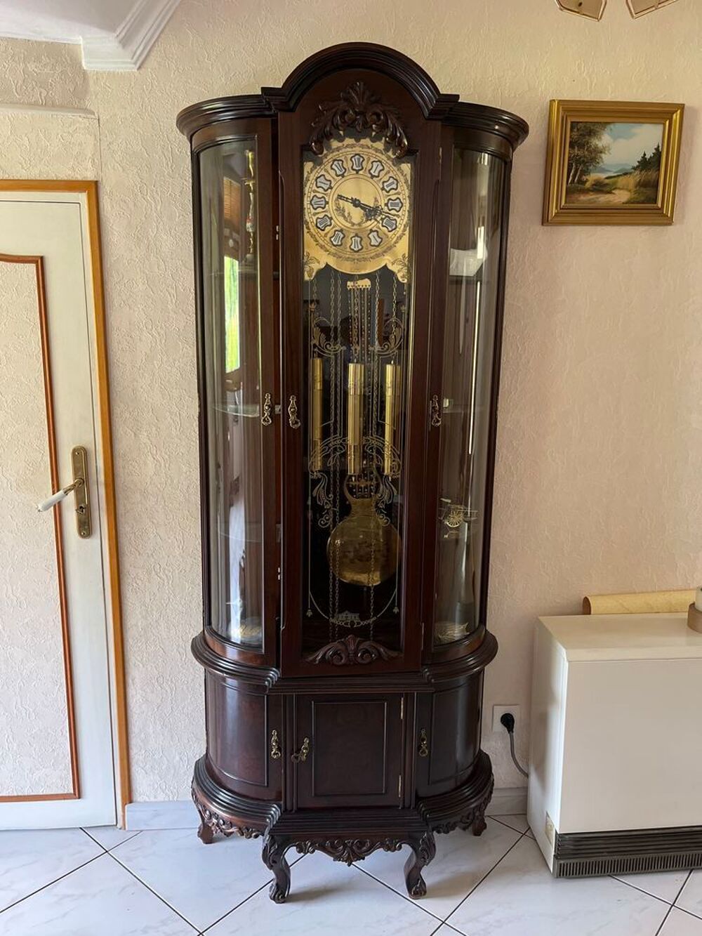 Comtoise horloge deco et en parfait &eacute;tat. Luminaire int&eacute;gr&eacute;. dimensions : Hauteur 2m Largeur 85cm Profondeur 32cm. d&eacute;montable en 2 parties. Meubles