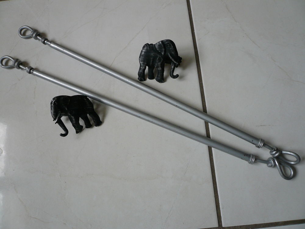 2 tringles &agrave; rideaux argent avec pinces Décoration