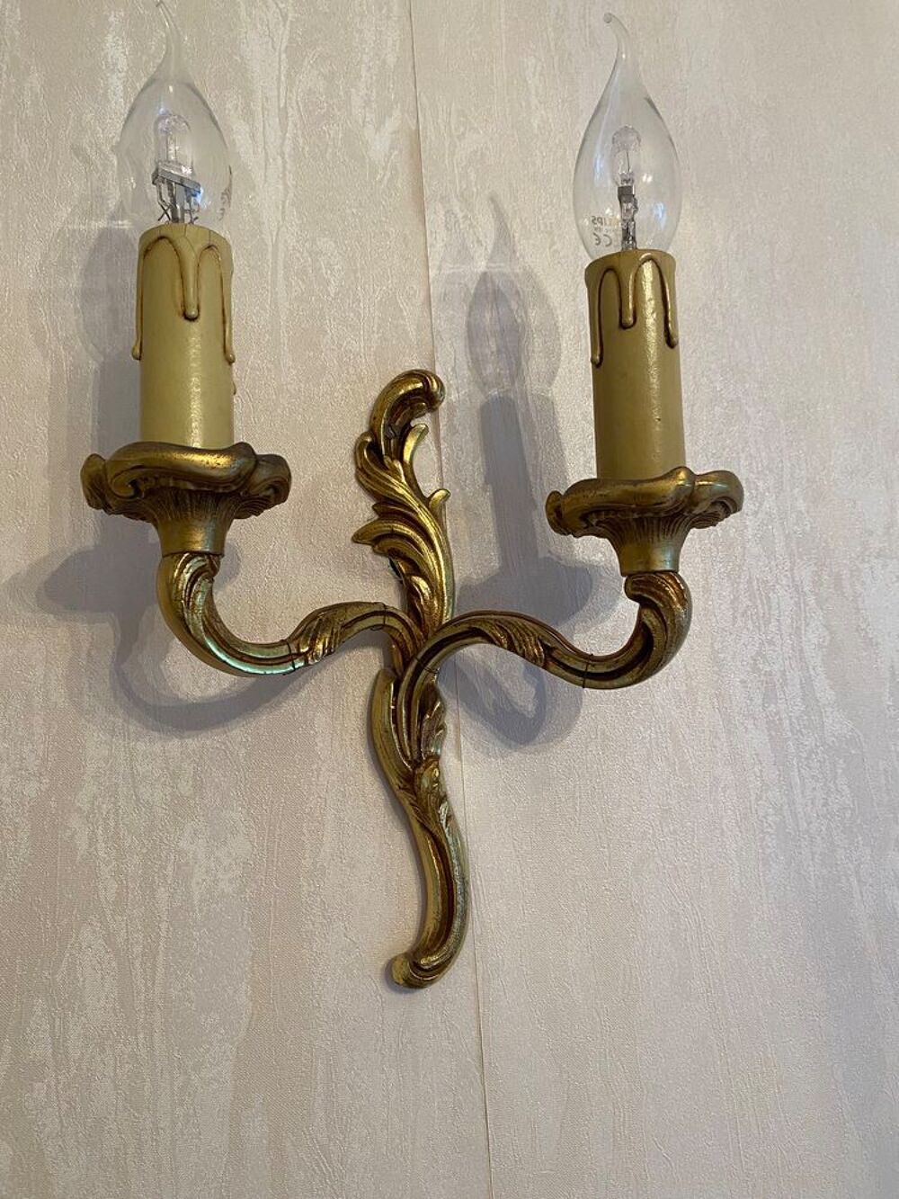 Lustres appliques et deux abats jours en bronze Décoration
